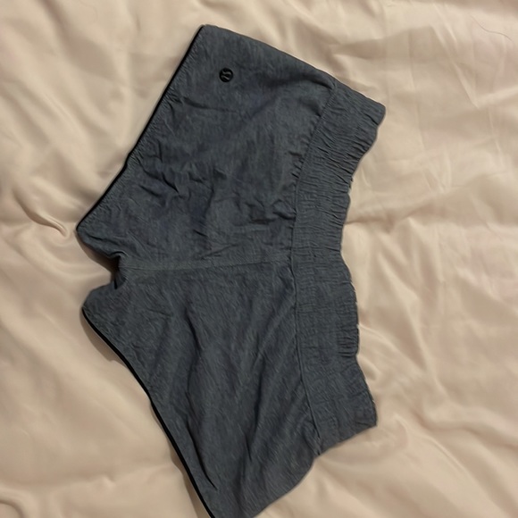 Lululemon reversible shorts - Picture 4 of 4